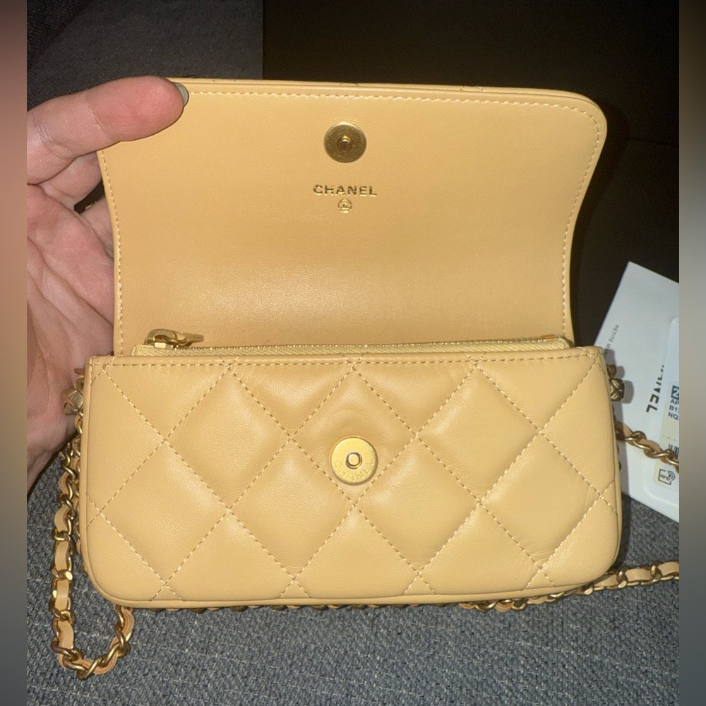 CHANEL CC flap lambskin WOC phone holder on chain - Picture 8 of 15